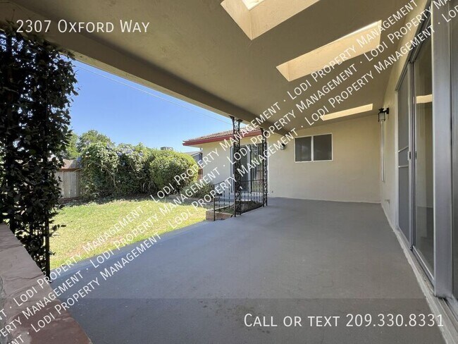 Building Photo - 2307 Oxford Way