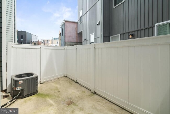Building Photo - 144 W Wildey St