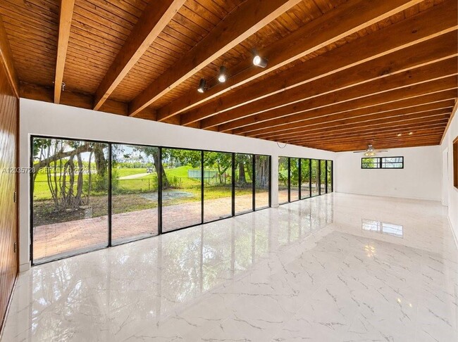 Building Photo - 401 S Shore Dr