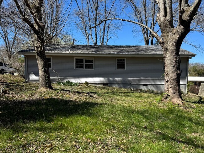 Building Photo - 3 Bedroom 1 Bathroom Home located in Greene County, TN