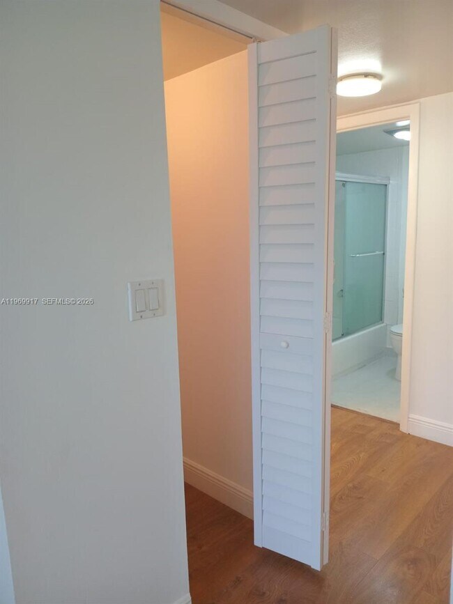 Building Photo - 20400 W Country Club Dr