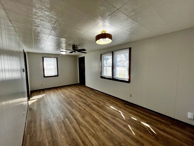 Building Photo - Single Family Home