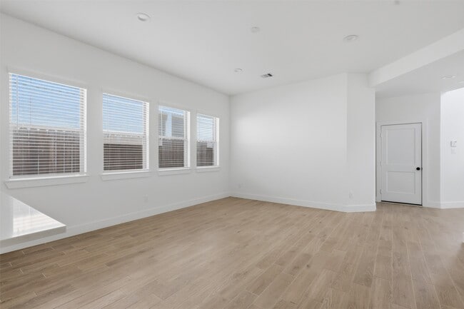 Building Photo - 313 Rise Ln