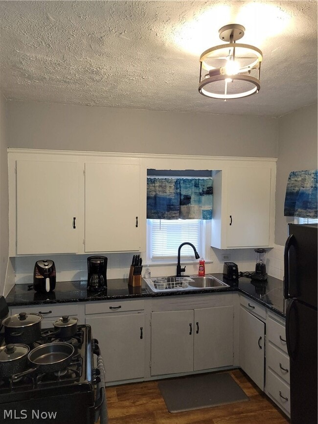 Building Photo - 4083 E 143rd St