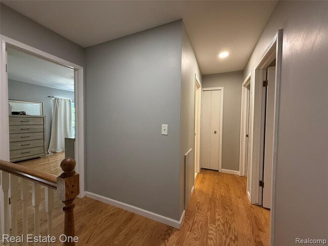 Building Photo - 1403 Oakbrook E Dr