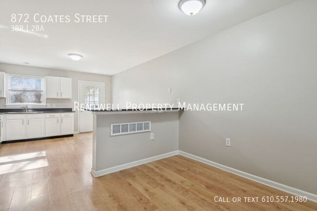 Building Photo - 872 Coates St