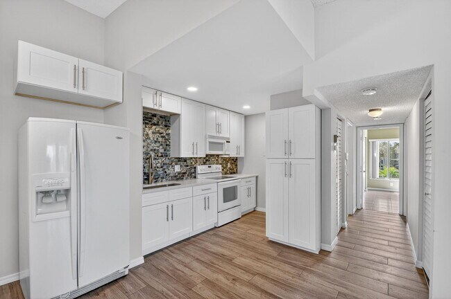 Building Photo - 812 Sky Pine Way