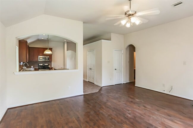 Building Photo - 1327 Maple Ace Dr