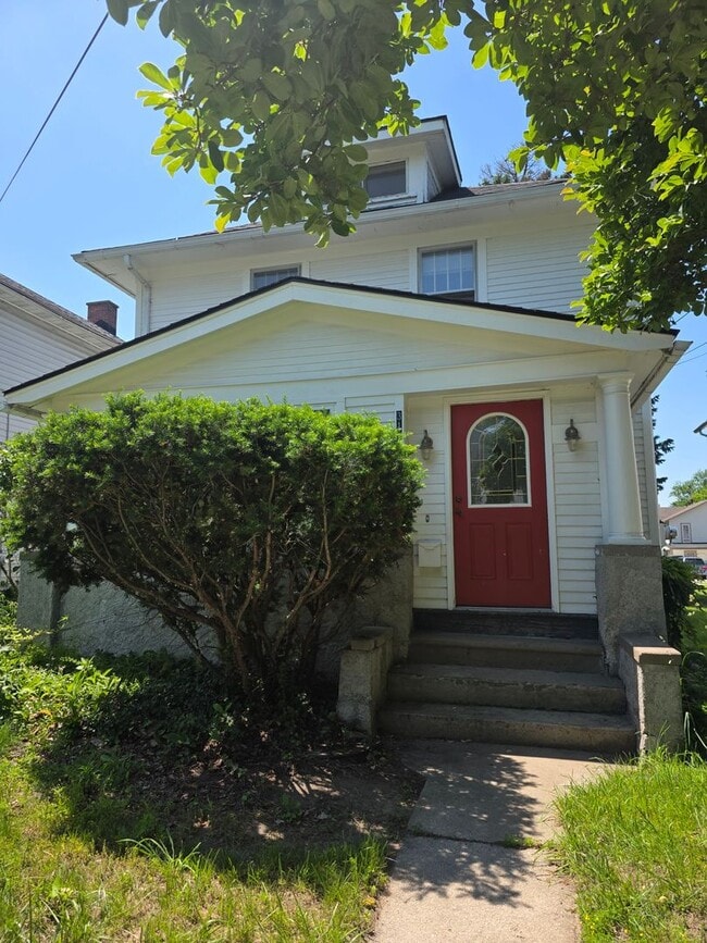 Building Photo - Cozy home in BG