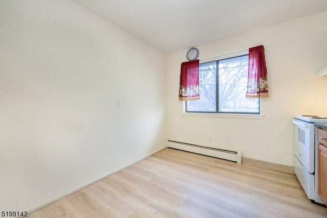 Building Photo - 685 Van Houten Ave