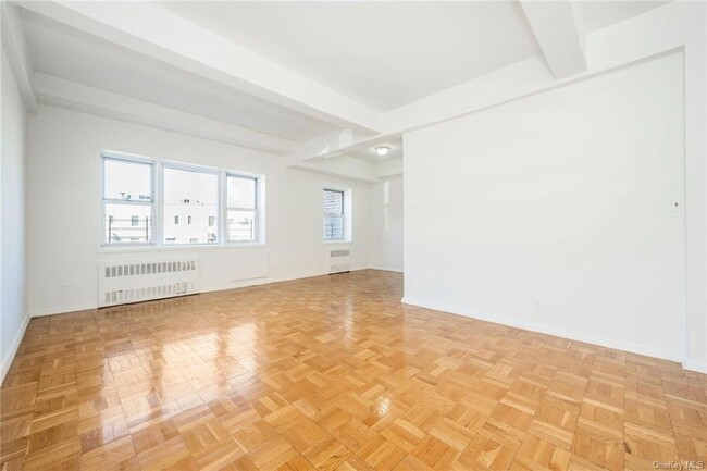 Building Photo - 525 Bronxville Rd