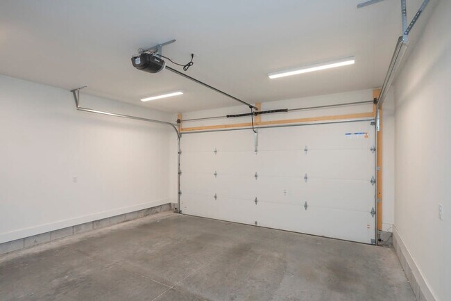 Building Photo - 713 26th Ave N