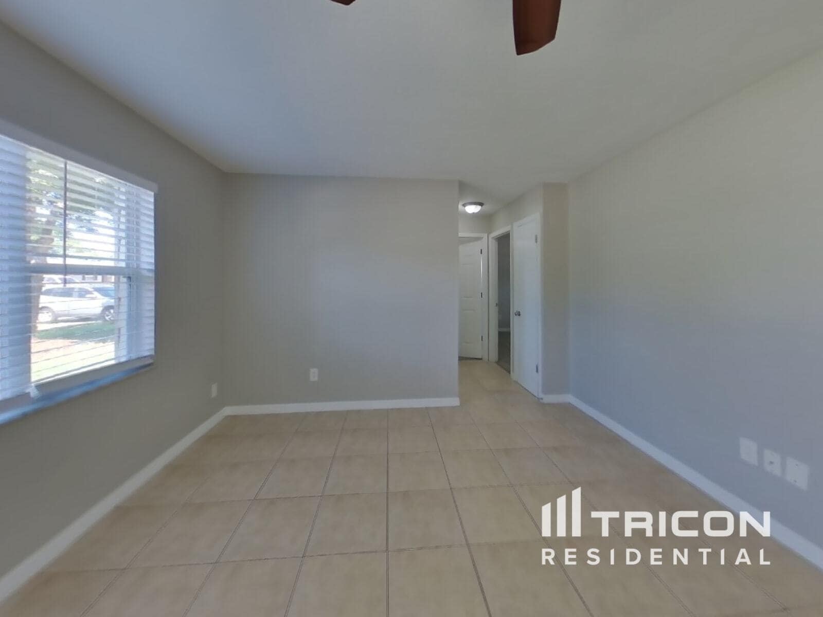 Building Photo - 227 Lochmond Dr