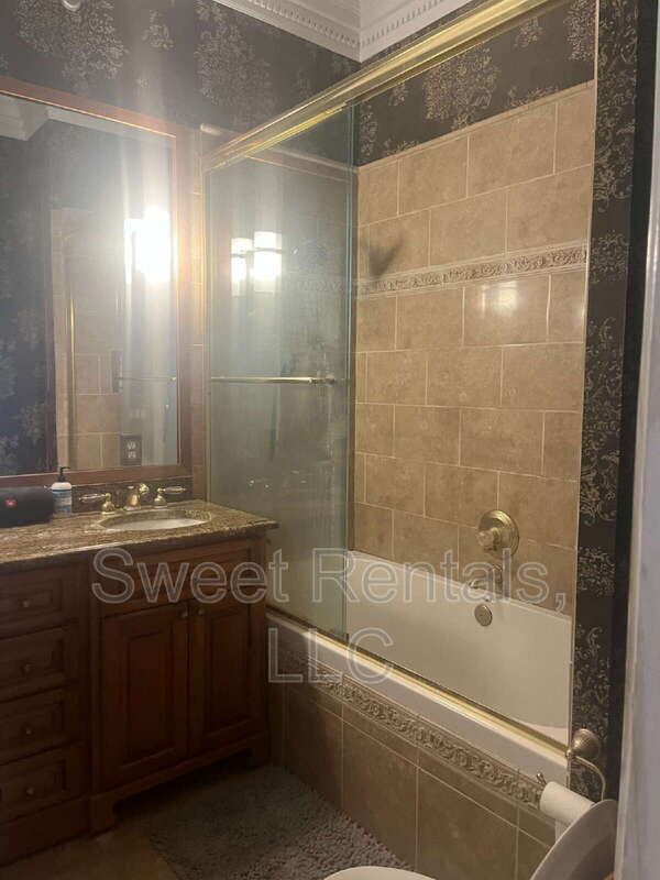 Building Photo - 79 Society St