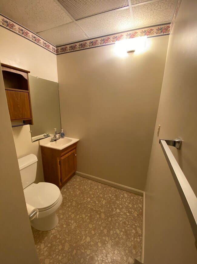 bathroom 1 - 104 E Poplar St