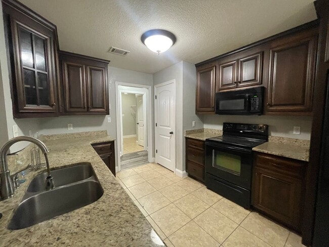 Building Photo - 3BR/2BA Located in Miller Farms Subdivision Across from MAFB!