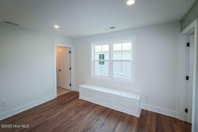 Building Photo - 476 Yadkin Rd