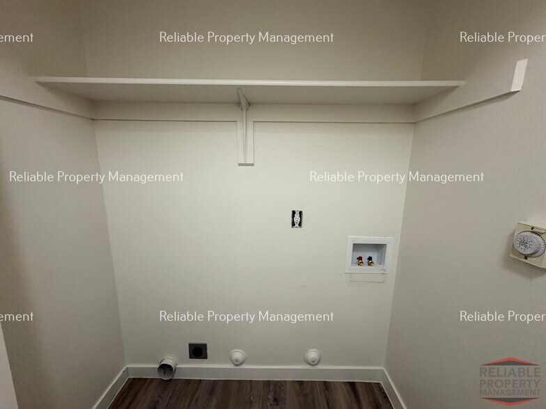 Building Photo - 2240 Meppen Dr