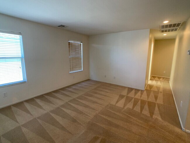 Building Photo - Upgraded 3 bedroom home with loft and den....