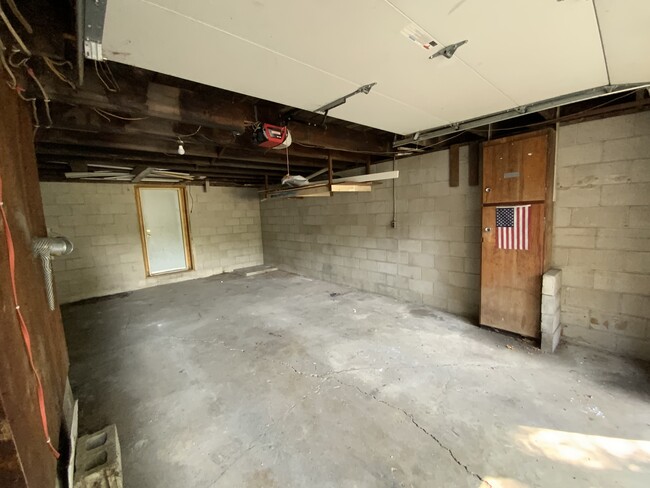 Building Photo - 303 W 12th St