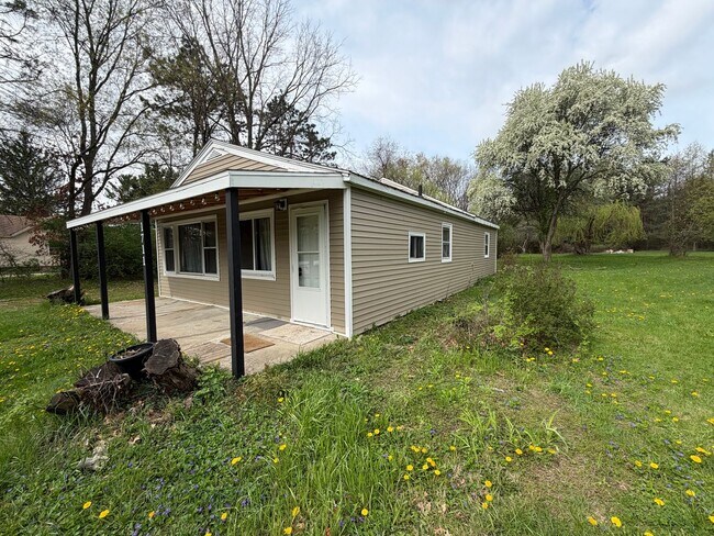 Building Photo - Adorable Home in Lowell School District
