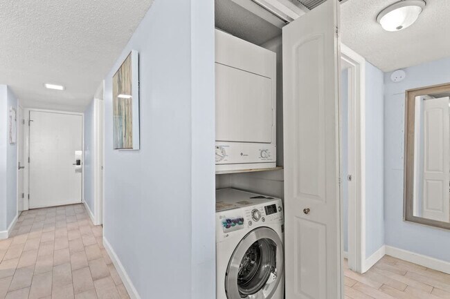 Building Photo - 7205 Thomas Dr