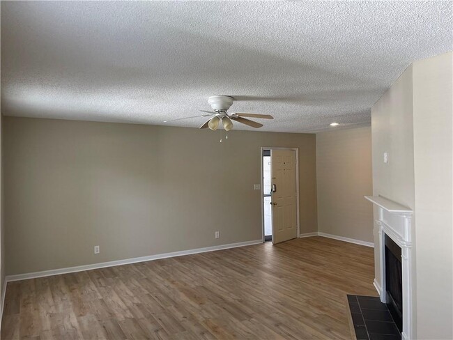Building Photo - 504-504 Island Dr