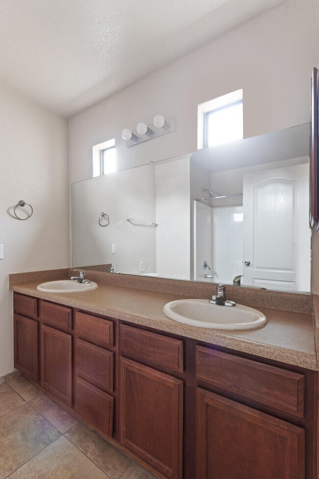 Building Photo - 608 Cactus Creek Pl