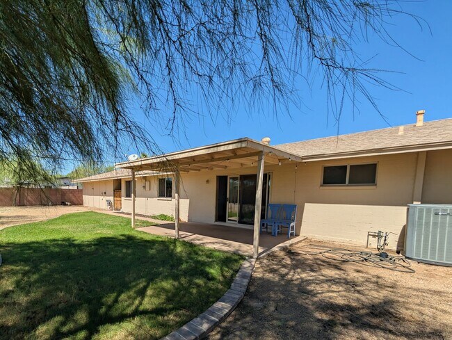 Building Photo - EXCEPTIONAL AREA/NEIGHBORHOOD-4 Bedrooms~S...