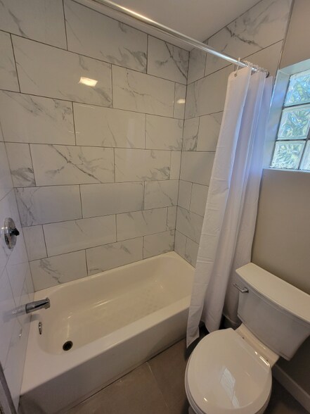 Building Photo - 310 Duane St