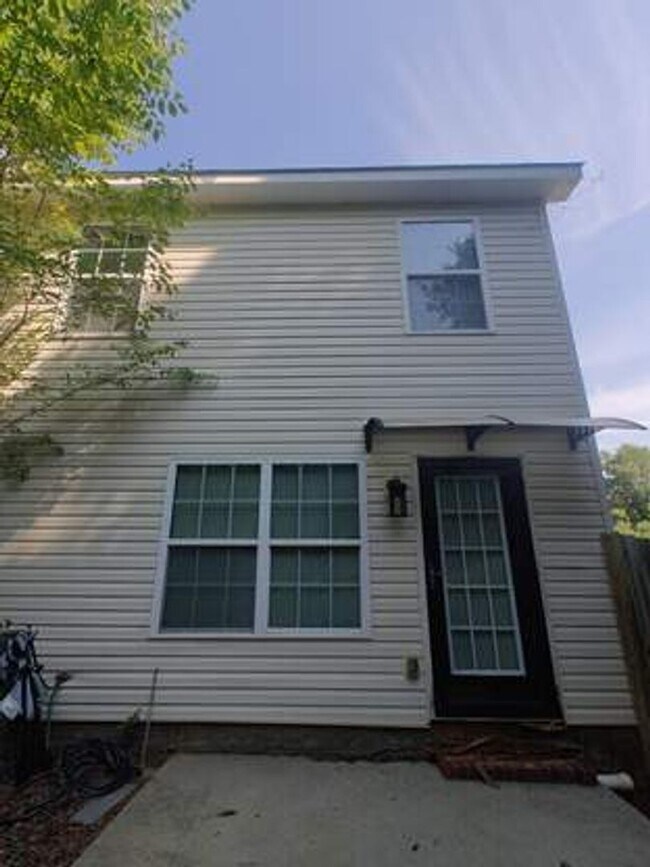 Building Photo - 2078 Reserve Ln