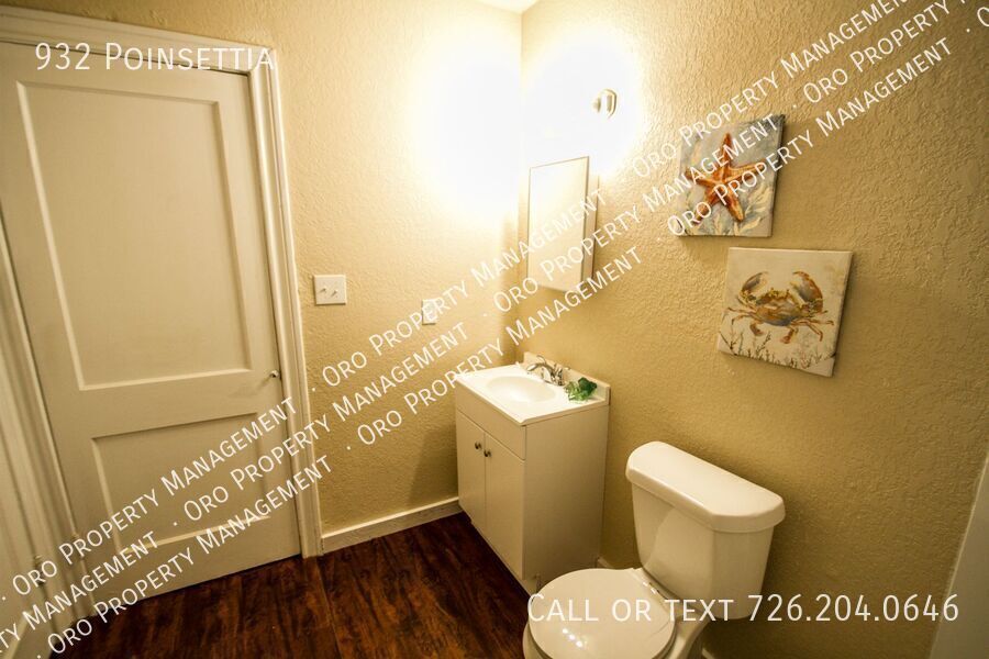 Building Photo - 932 Poinsettia-