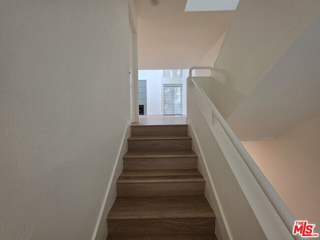 Building Photo - 1421 Greenfield Ave