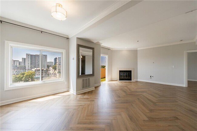 Building Photo - 2161 Peachtree Rd NE