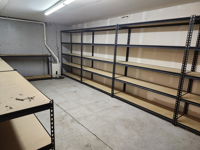 Building Photo - 301 King St