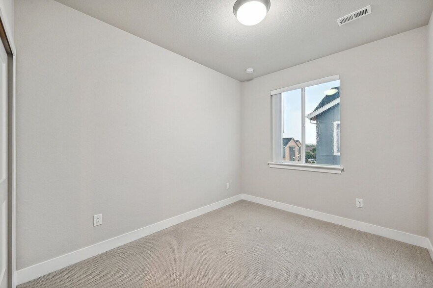 Building Photo - 6719 S Tempe Ct