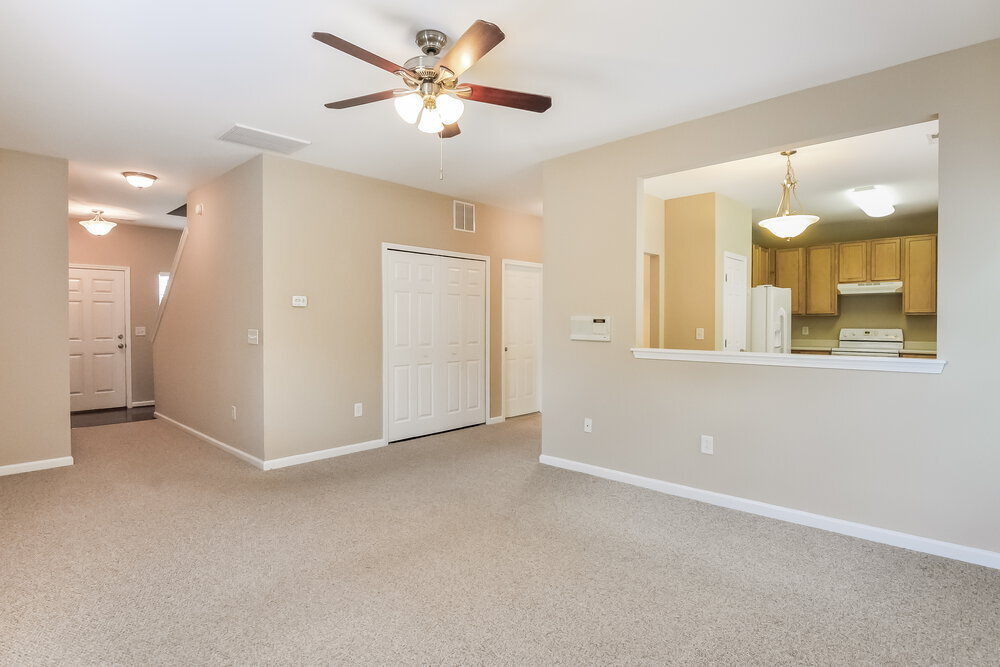 Building Photo - 708 Calavaras Ln