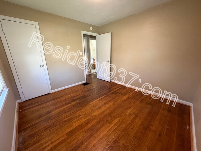 Building Photo - 3 Bed 1 Bath Home