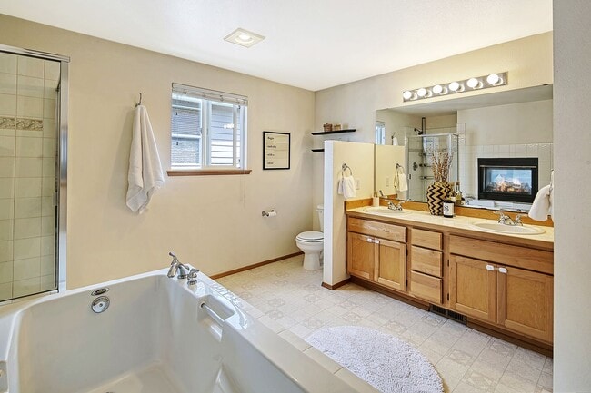 Building Photo - 4bd/2.5ba Renton Home