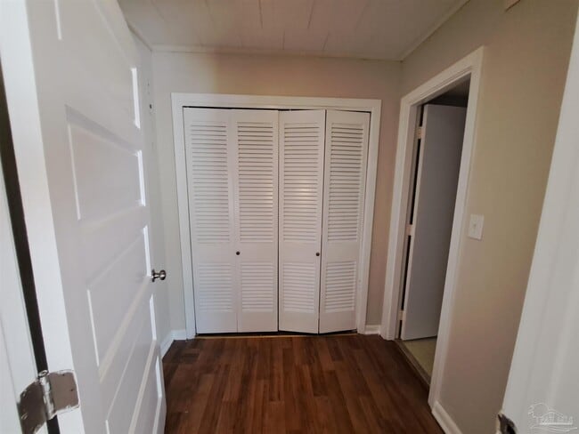 Building Photo - 8598 Meadowbrook Dr