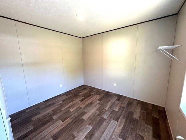 Building Photo - Brand new Efficiency 1 BR mobile home with large bonus room