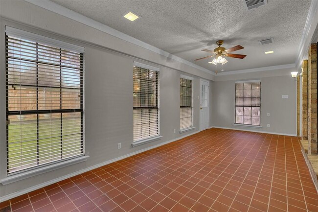 Building Photo - 7825 Silveridge Dr