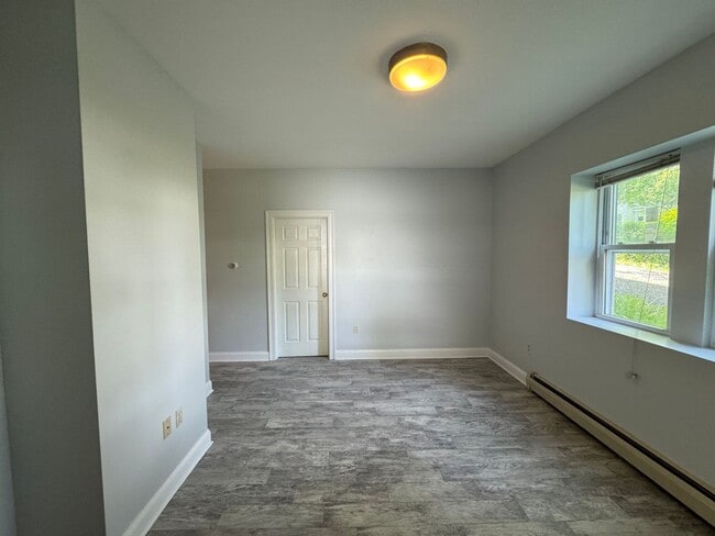Building Photo - Cozy 1 Bedroom Apartment