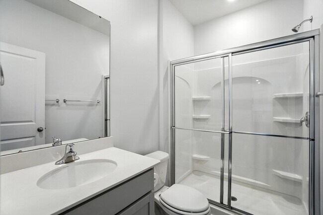 Building Photo - Stunning home, Move-in Ready!