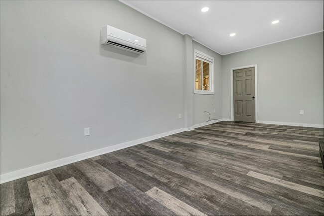 Building Photo - 321 Melody Cir