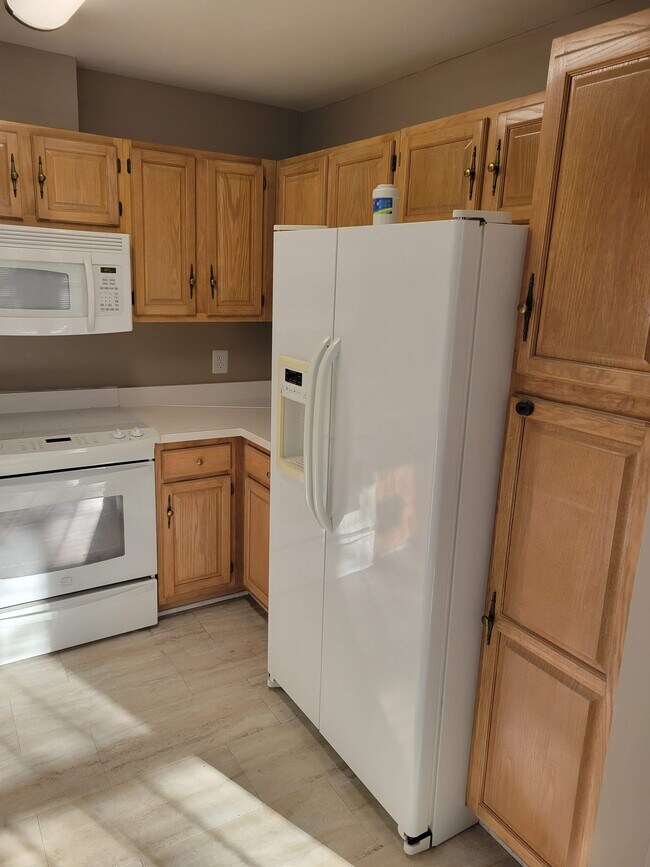 Kitchen - 4411 Silverbrook Ln