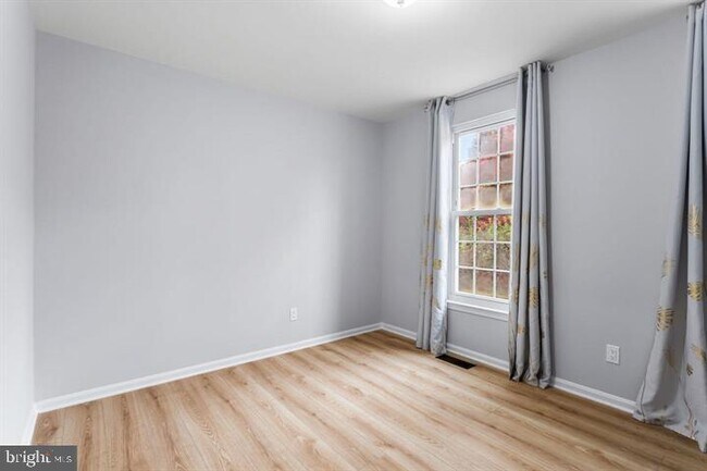 Building Photo - 2807 Falling Brook Terrace