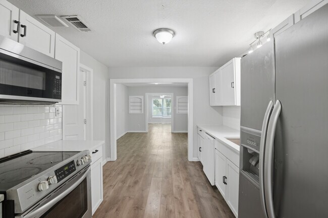 Building Photo - 505 E Heron St