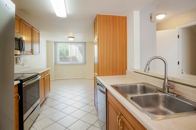 Building Photo - 11642 E Cornell Cir