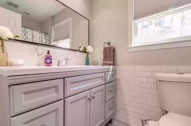 Building Photo - 3 Bed 2 Bath in Snellville!